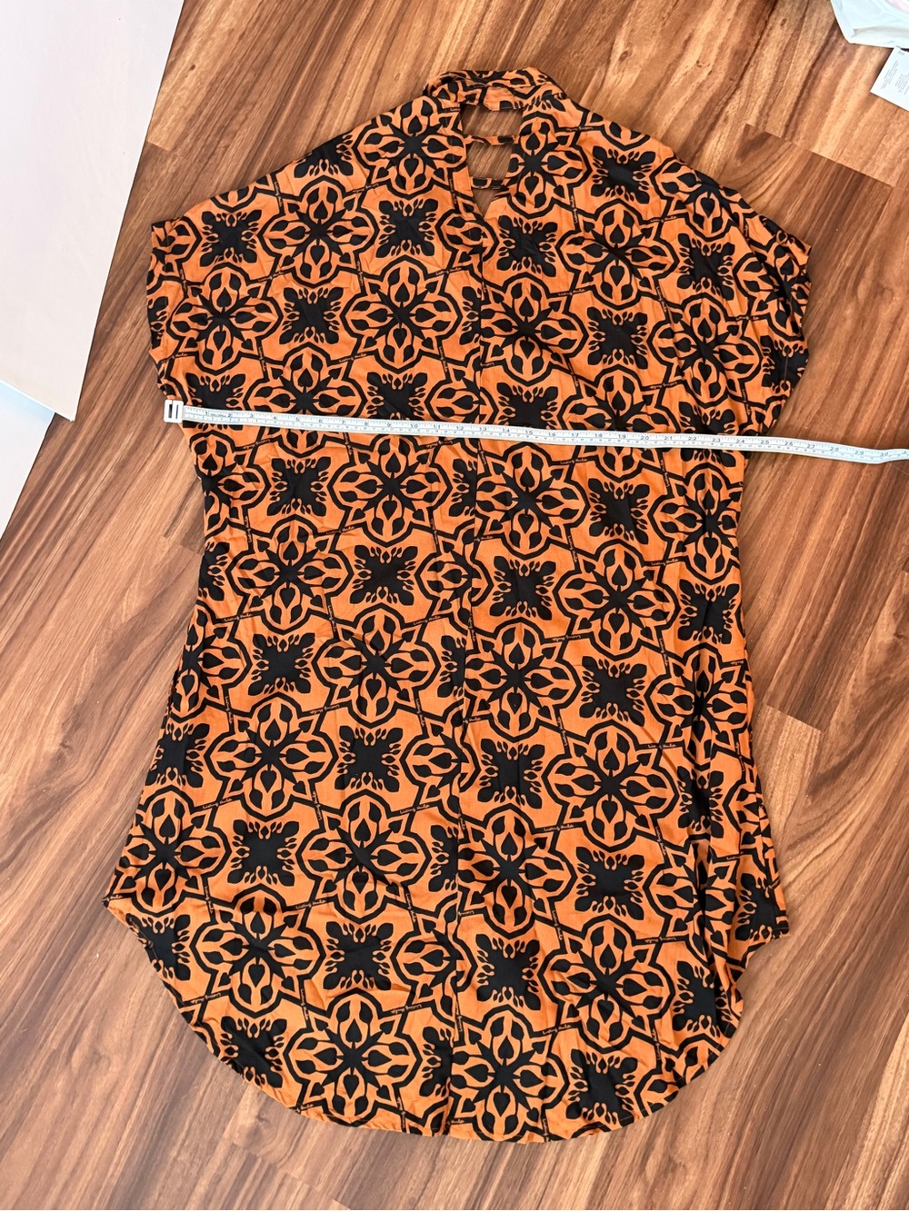 Living Hula Short Button-Down Tunic Dress in Rust & Black - Picture 4 of 5
